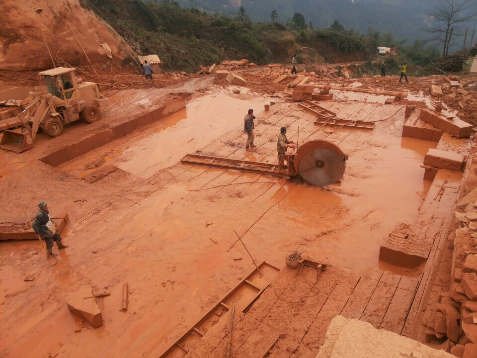 红砂岩矿山